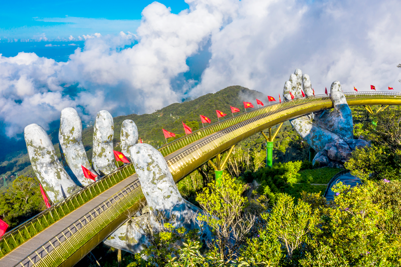 พาชมสะพานบนมือยักษ์ Golden Bridge ที่ บานาฮิลล์ เวียดนาม ในสายหมอก